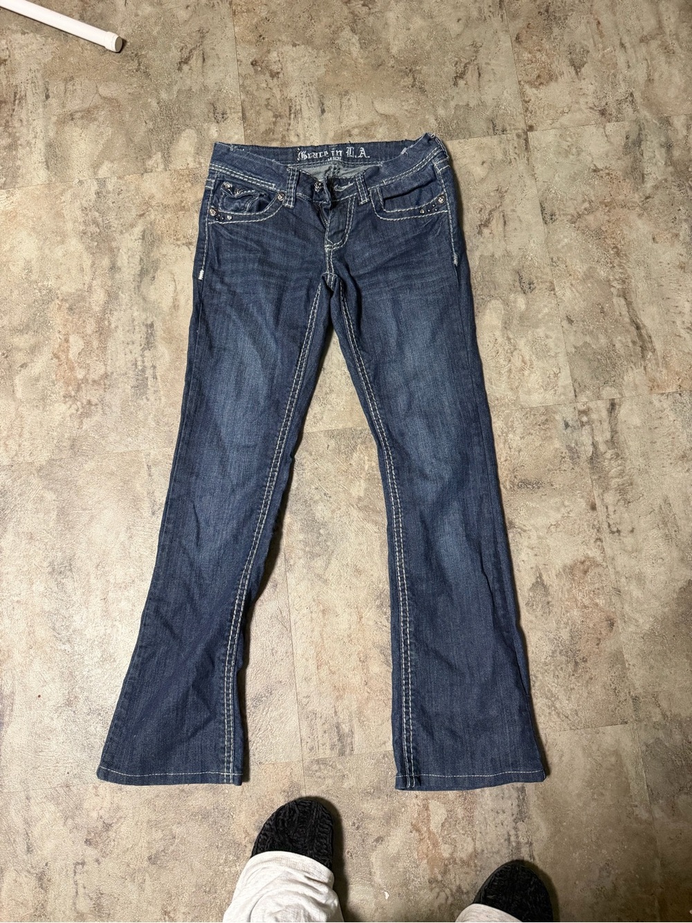 Woman’s grace in LA jeans
